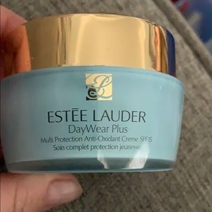 Estee Lauder day wear plus
